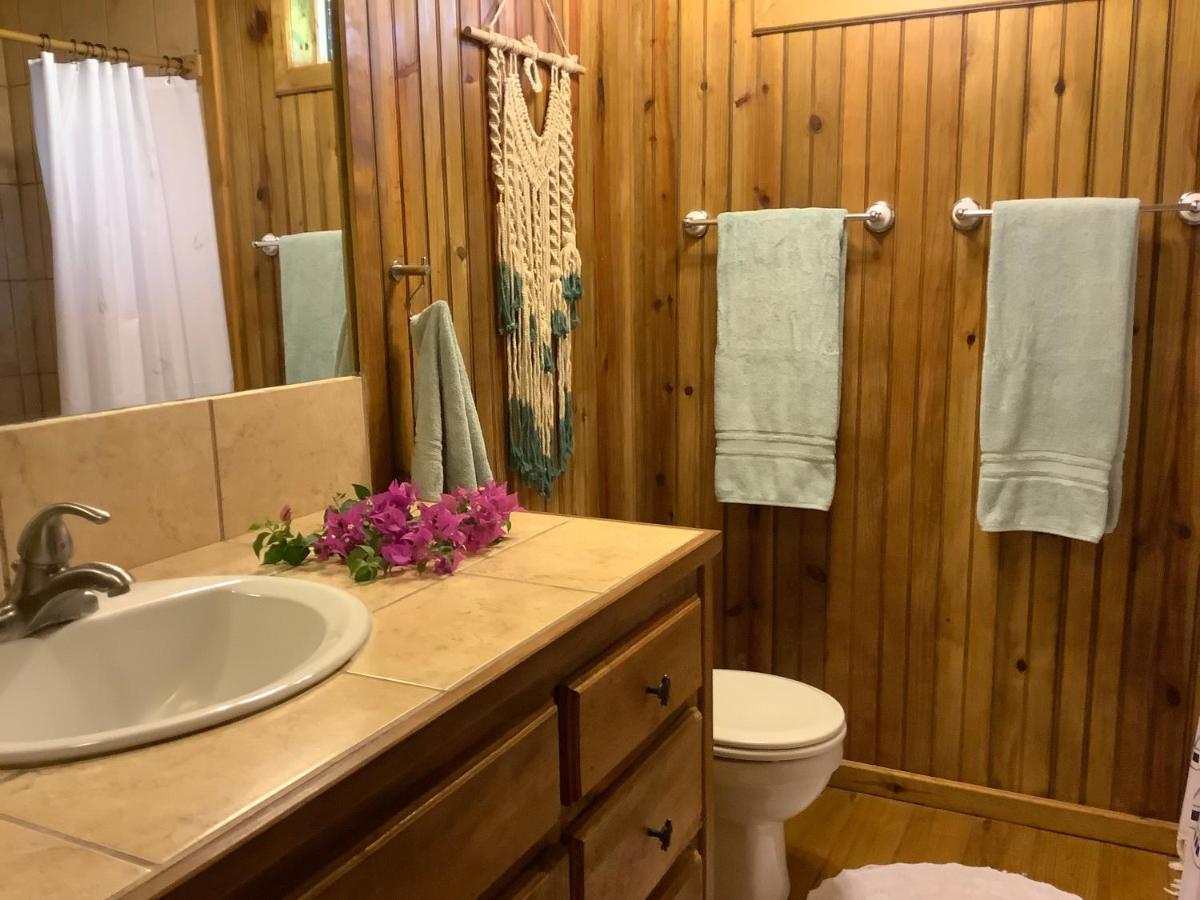 Reef Beach House - 2 Bedrooms Sandy Bay Екстериор снимка